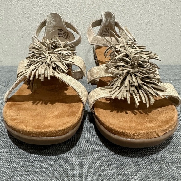 Minnetonka Desi Fringe Wedge - Picture 4 of 12